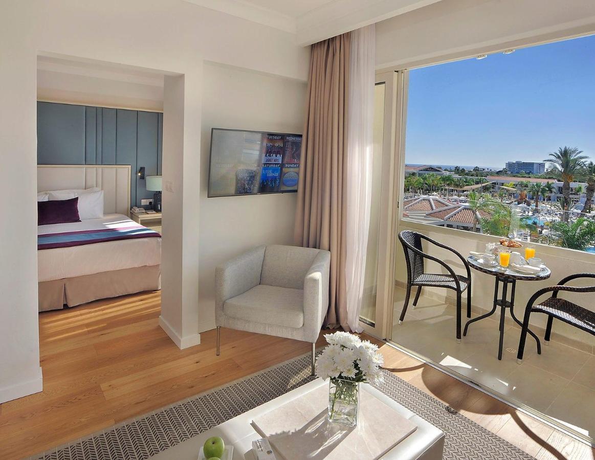 Junior Suite Pool Garden View