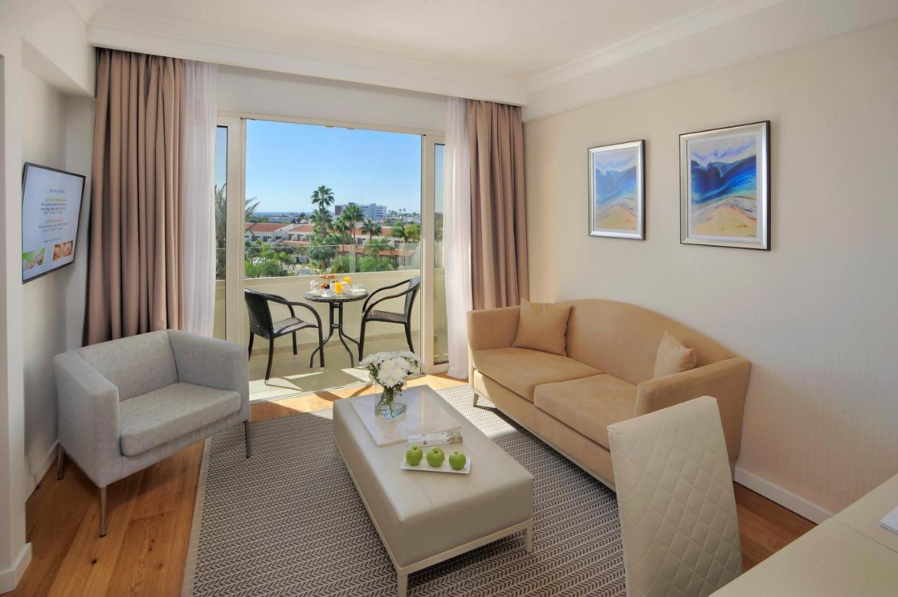 Junior Suite Pool Garden View